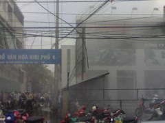 Chạm dây cao thế, nhân viên quảng cáo chết thảm