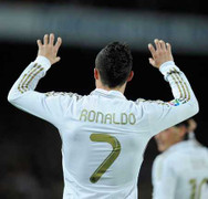 Lần đầu ghi bàn ở Nou Camp, Ronaldo tưng bừng