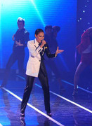 Chán sexy, Thu Minh hóa thành... quý ông