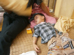 Thương tâm bé 3 tuổi nhà nghèo mắc trọng bệnh