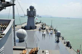 Ảnh: Cận cảnh bộ 3 tàu chiến Mỹ cập cảng Đà Nẵng