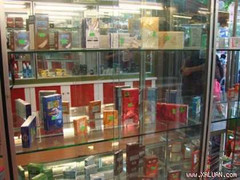 Đồ chơi kích dục ngụy trang trong shop người lớn