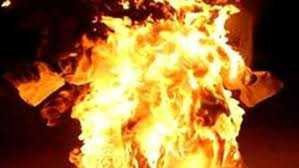 “Phi công trẻ” tưới xăng đốt bạn tình