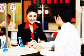 Đến lượt các ngân hàng cổ phần ra 'đòn hiểm'