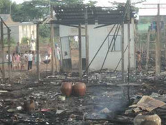 Cháy lớn thiêu rụi trên 30 căn nhà ven biển Trà Vinh