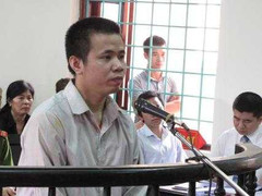 Chồng làm nhục vợ, ép xem clip sex lĩnh án tù