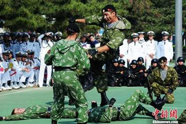 Ảnh: Lính Nga, Trung phô diễn kỹ thuật