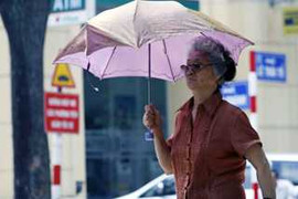 Nắng nóng lan rộng từ Bắc Bộ tới trung Trung Bộ