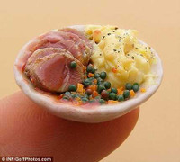 Cận cảnh bữa ăn thịnh soạn cho người tí hon