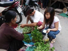 Giá thực phẩm tăng, sinh viên phải 