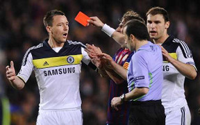 Facebook Việt phát sốt về chiếc thẻ đỏ cho Terry