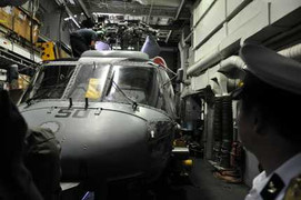 Cận cảnh khu trục tên lửa USS Chafee trên vịnh Đà Nẵng