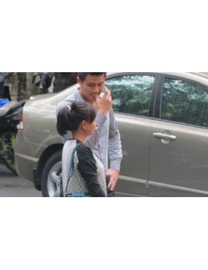 Siêu mẫu Vĩnh Thụy: 'Đừng chụp hình nhiều thế!'