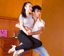 Yến Trang tung chiêu trên sân khấu Bước nhảy hoàn vũ