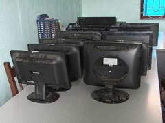 Đột nhập vào trường học 'chôm' gần 200 bộ máy tính