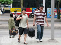 Người dân nườm nượp rời Thủ đô