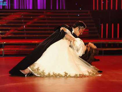 Trò ‘bán mặt ăn tiền' của sao Việt