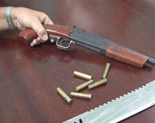 Hà Nội: Nổ súng vào bạn trên bàn nhậu