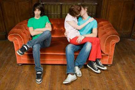 Sống thử có người thứ 3: Chiêu cùn để tiết kiệm