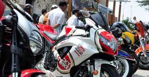 Thành viên tham dự đại hội môtô bị rơi xuống vực