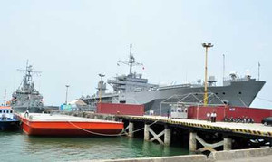 Toàn cảnh bộ ba chiến hạm Mỹ thăm Đà Nẵng