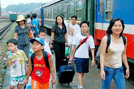 Nghỉ lễ: Khách sạn được mùa, xe thuê méo mặt