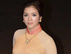 Lý Nhã Kỳ nền nã với áo dài