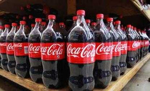 Dùng nước độc, nhà máy Coca-Cola bị dừng hoạt động