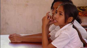 Kết hôn, 6 học sinh bị cấm thi