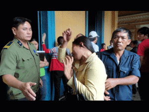 Mặn chát nước mắt những bà mẹ ở các phiên tòa