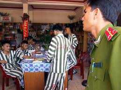 Tước danh hiệu CAND 2 cán bộ làm phạm nhân chết