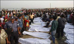 Chìm phà Ấn Độ: Thương tâm vớt hàng trăm xác người