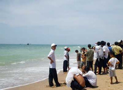 Tắm biển trong dịp lễ, một nữ sinh chết đuối