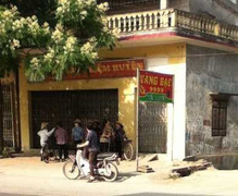 Lại cướp tiệm vàng, một người bị đâm chết