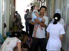 Nắng nóng, bệnh nhi nhập viện tăng đột biến