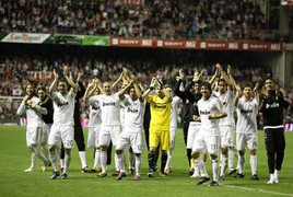 Đại thắng 'hung thần MU', Real đăng quang La Liga