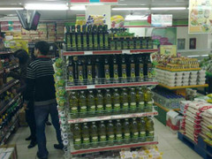 Giá 'siêu đắt', dầu ăn ô liu vẫn 'cháy' hàng