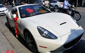 Thiếu gia Hà Thành lại đón dâu bằng dàn xe hàng chục tỷ