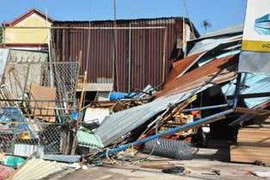 Ảnh: Lốc xoáy 'đánh sập' 60 căn nhà ở TP. HCM