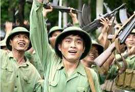 'Mùi cỏ cháy' sống lại thời hoa đỏ của một thế hệ