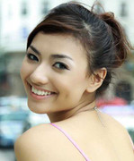 Nạn nhân: Người mẫu Hồng Quế tham gia đánh hội đồng!