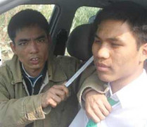 'Cuộc chiến sinh tử' giữa tài xế taxi và tên cướp