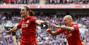 Carroll giúp 'vua đấu cúp' thắp sáng hy vọng