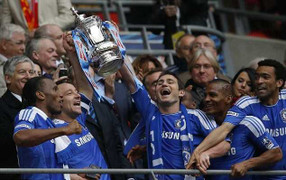 Chelsea 2-1 Liverpool: 'Vua Wembley' Drogba