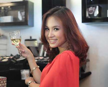 Vân Hugo tái xuất xinh đẹp sau scandal ly hôn