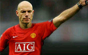 Tối nay, trọng tài Webb dâng chức vô địch cho M.U?