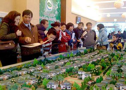 Ca sĩ Tuấn Hưng dẫn đầu đoàn xe khủng đi... hát chơi