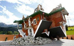 Vào thăm ngôi nhà “lộn ngược” độc đáo