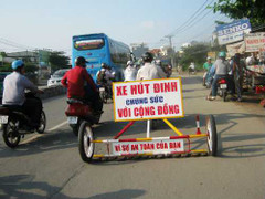 Độc đáo 'xe săn đinh tặc'