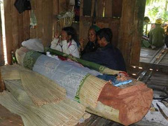 Quảng Ngãi: Tang tóc lại ập xuống làng “bệnh lạ”